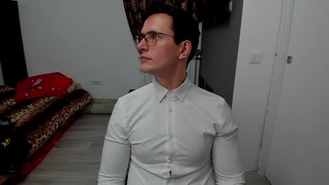 Snapshot of sexxymuscles4u chatting on January 28, 6:28 pm Sexxymuscles4U online show from January 28, 6:28 pm
