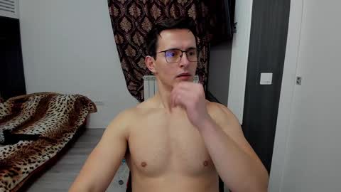 Snapshot of sexxymuscles4u chatting on February 3, 1:30 pm Sexxymuscles4U online show from February 3, 1:30 pm