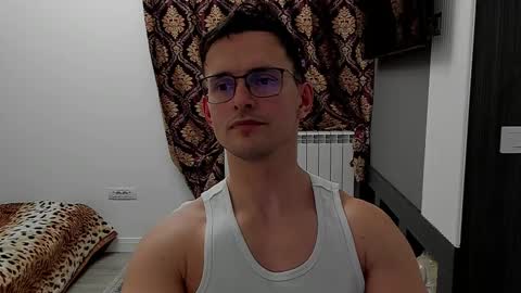 Snapshot of sexxymuscles4u chatting on February 14, 3:05 pm Sexxymuscles4U online show from February 14, 3:05 pm