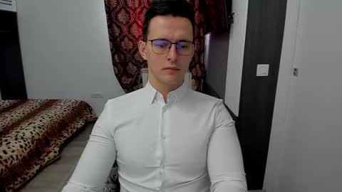 Snapshot of sexxymuscles4u chatting on February 24, 9:00 am Sexxymuscles4U online show from February 24, 9:00 am