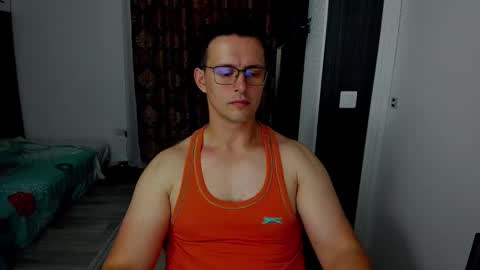 Snapshot of sexxymuscles4u chatting on September 9, 10:48 am Sexxymuscles4U online show from September 9, 10:48 am