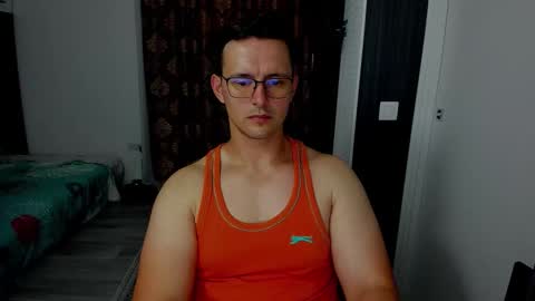 Snapshot of sexxymuscles4u chatting on September 10, 12:05 pm Sexxymuscles4U online show from September 10, 12:05 pm