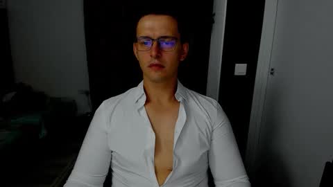 Snapshot of sexxymuscles4u chatting on October 2, 5:58 am Sexxymuscles4U online show from October 2, 5:58 am