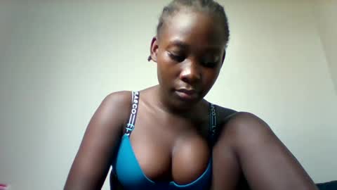 Snapshot of sexxyvajaina chatting on December 6, 12:23 am sexxyvajaina online show from December 6, 12:23 am