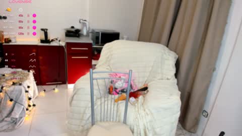 Snapshot of sexy__nimph chatting on December 6, 10:30 pm Alice online show from December 6, 10:30 pm