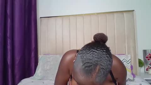 Snapshot of sexy_ari2 chatting on May 5, 10:12 am sexy_ari2 online show from May 5, 10:12 am