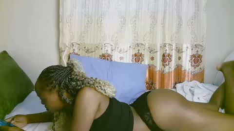 Snapshot of sexy_ariana_2 chatting on March 9, 5:28 pm Ariana online show from March 9, 5:28 pm