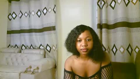 Snapshot of sexy_ariana_2 chatting on November 21, 10:14 am Ariana online show from November 21, 10:14 am