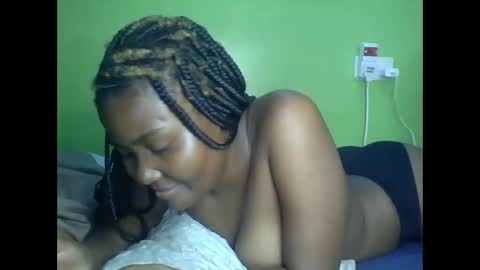 Snapshot of sexy_banice chatting on March 28, 9:25 pm sexy_banice online show from March 28, 9:25 pm