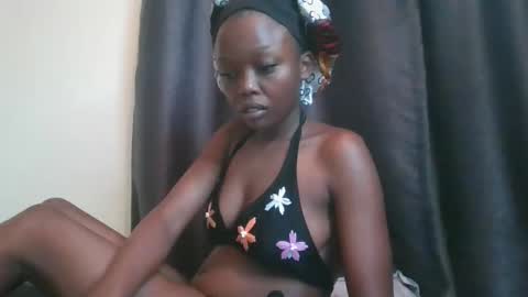 Snapshot of sexy_banny21 chatting on February 8, 7:06 pm sexy_banny21 online show from February 8, 7:06 pm