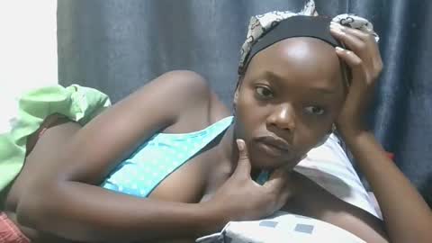 Snapshot of sexy_banny21 chatting on February 10, 4:38 am sexy_banny21 online show from February 10, 4:38 am