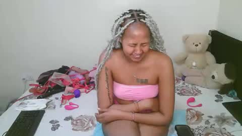 sexy_bluegirl online show from May 13, 6:22 am