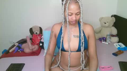 Snapshot of sexy_bluegirl chatting on June 18, 1:28 am sexy_bluegirl online show from June 18, 1:28 am