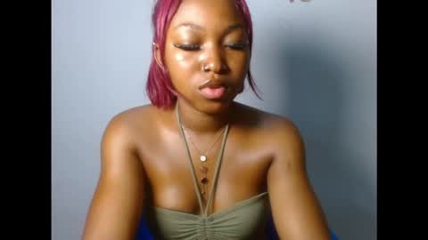 Snapshot of sexy_bluey247 chatting on November 12, 7:09 am sexy_bluey247 online show from November 12, 7:09 am