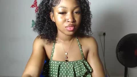 Snapshot of sexy_bluey247 chatting on November 25, 8:03 am sexy_bluey247 online show from November 25, 8:03 am