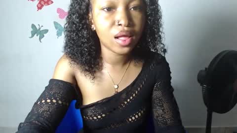 Snapshot of sexy_bluey247 chatting on November 27, 6:04 am sexy_bluey247 online show from November 27, 6:04 am