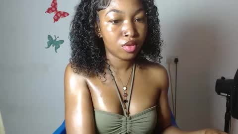 Snapshot of sexy_bluey247 chatting on November 28, 8:17 am sexy_bluey247 online show from November 28, 8:17 am