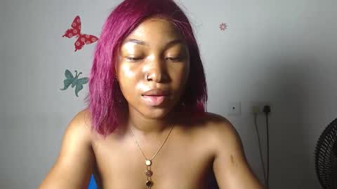 Snapshot of sexy_bluey247 chatting on November 30, 7:18 pm sexy_bluey247 online show from November 30, 7:18 pm