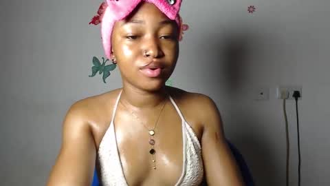 Snapshot of sexy_bluey247 chatting on December 4, 8:01 am sexy_bluey247 online show from December 4, 8:01 am