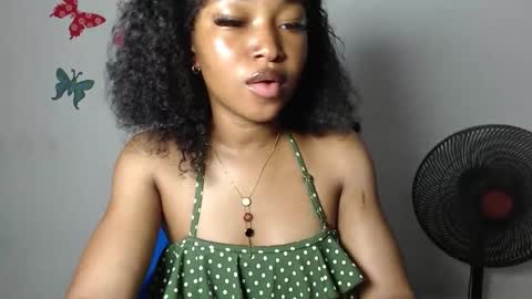 Snapshot of sexy_bluey247 chatting on December 16, 6:13 pm sexy_bluey247 online show from December 16, 6:13 pm