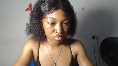 Snapshot of sexy_bluey247 chatting on February 1, 7:18 am sexy_bluey247 online show from February 1, 7:18 am