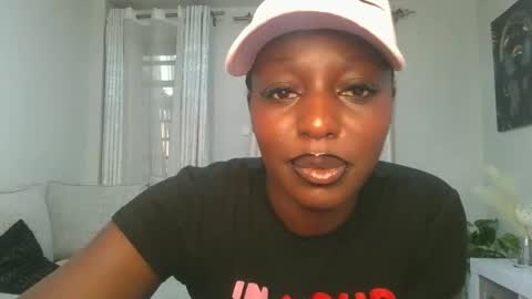 Snapshot of sexy_candia chatting on April 1, 11:11 am Stacy online show from April 1, 11:11 am