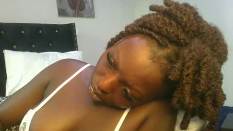 Snapshot of sexy_candia chatting on April 25, 1:52 pm Stacy online show from April 25, 1:52 pm