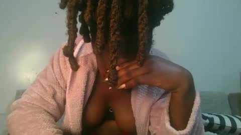 Snapshot of sexy_candia chatting on May 15, 10:39 pm Stacy online show from May 15, 10:39 pm
