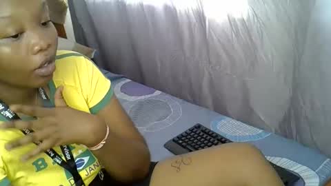 Snapshot of sexy_carina10 chatting on February 6, 5:12 am sexy_carina10 online show from February 6, 5:12 am