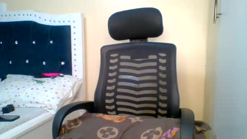 Snapshot of sexy_cherry001 chatting on July 22, 11:35 am shydolly01 online show from July 22, 11:35 am