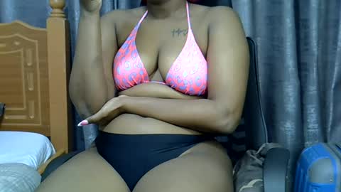 Snapshot of sexy_cherry001 chatting on August 7, 12:29 pm shydolly01 online show from August 7, 12:29 pm