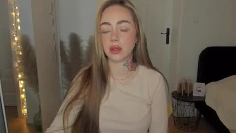 C o r a l i e online show from January 19, 7:45 am