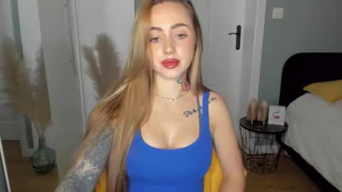 C o r a l i e online show from March 31, 6:36 am