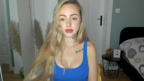 Snapshot of sexy_coralie chatting on June 23, 6:22 am C o r a l i e online show from June 23, 6:22 am