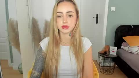 Snapshot of sexy_coralie chatting on June 25, 7:13 am C o r a l i e online show from June 25, 7:13 am