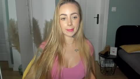 Snapshot of sexy_coralie chatting on June 26, 7:24 am C o r a l i e online show from June 26, 7:24 am