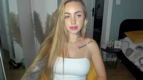 Snapshot of sexy_coralie chatting on June 29, 1:33 pm C o r a l i e online show from June 29, 1:33 pm