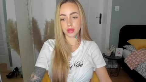 Snapshot of sexy_coralie chatting on July 16, 7:03 am C o r a l i e online show from July 16, 7:03 am