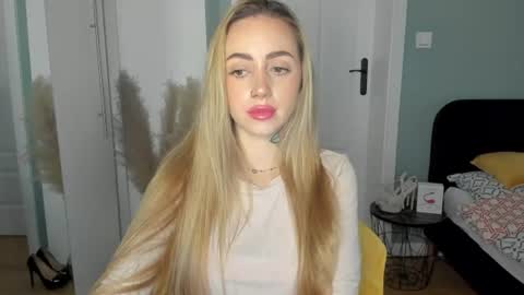 Snapshot of sexy_coralie chatting on July 21, 6:38 am C o r a l i e online show from July 21, 6:38 am