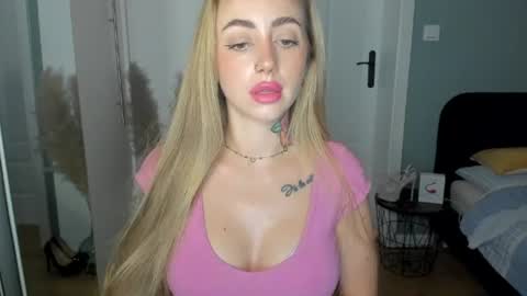 Snapshot of sexy_coralie chatting on July 31, 7:30 am C o r a l i e online show from July 31, 7:30 am