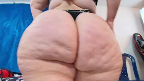 Snapshot of sexy_curvi chatting on April 21, 4:56 pm karla instagram online show from April 21, 4:56 pm