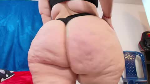 Snapshot of sexy_curvi chatting on May 18, 4:46 pm karla instagram online show from May 18, 4:46 pm