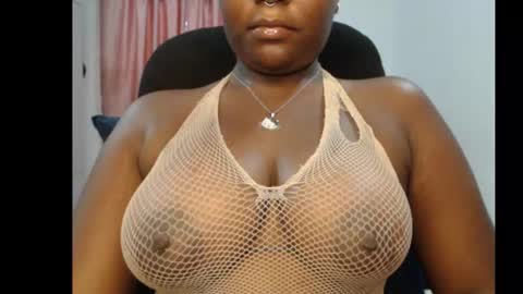 Snapshot of sexy_ebony12 chatting on February 19, 7:04 am Racheal online show from February 19, 7:04 am