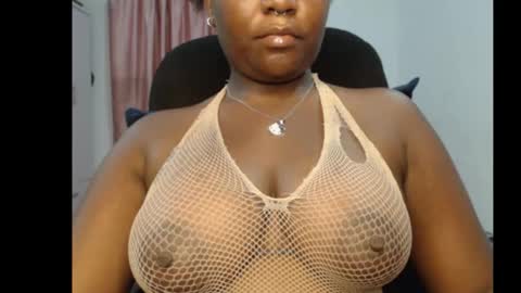 Snapshot of sexy_ebony12 chatting on February 19, 7:10 pm Racheal online show from February 19, 7:10 pm