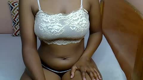 Snapshot of sexy_ellahh chatting on February 2, 12:53 am Ellahh online show from February 2, 12:53 am