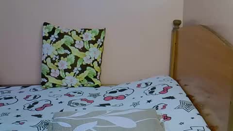 Snapshot of sexy_ellahh chatting on February 6, 12:48 am Ellahh online show from February 6, 12:48 am