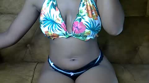 Snapshot of sexy_ellahh chatting on March 7, 1:13 am Ellahh online show from March 7, 1:13 am