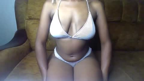 Snapshot of sexy_ellahh chatting on March 27, 2:06 am Ellahh online show from March 27, 2:06 am