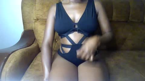 Ellahh online show from May 15, 10:50 pm