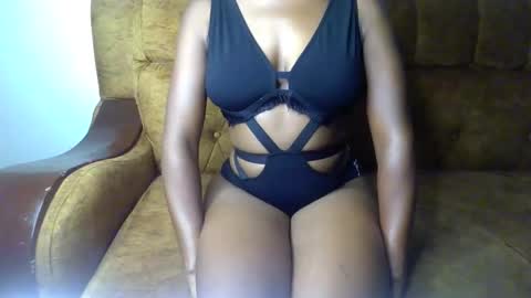 Ellahh online show from May 15, 11:45 pm